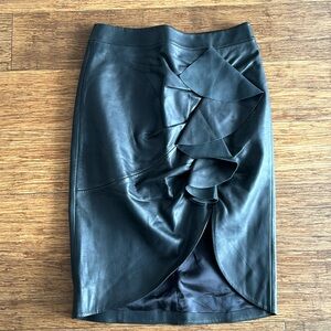 Uterque leather pincel  skirt with raffles. Sits on the knees